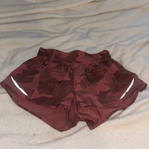 Lululemon 2.5 Hotty Hot Low-Rise